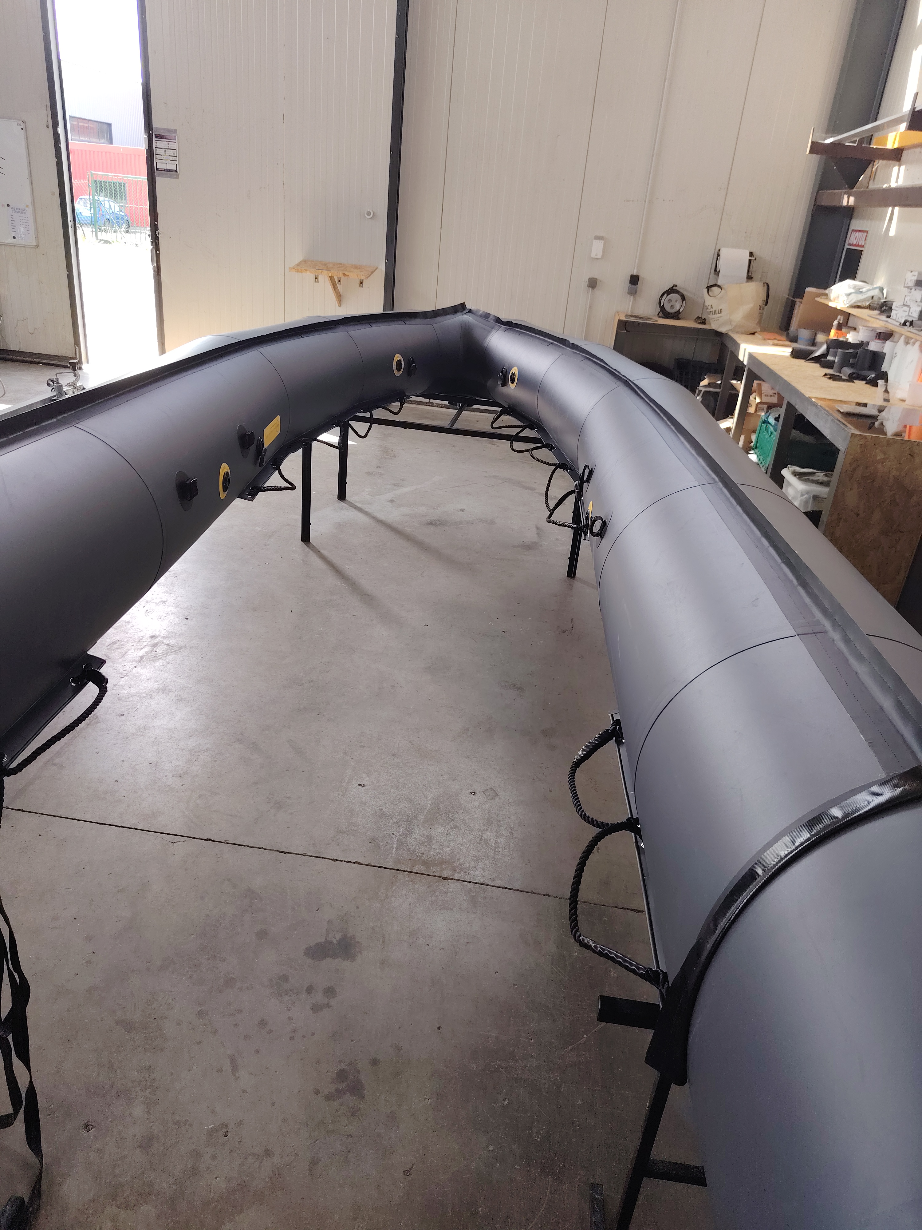Retubing semi-rigide - Préparation avant mise en place du nouveau flotteur PVC