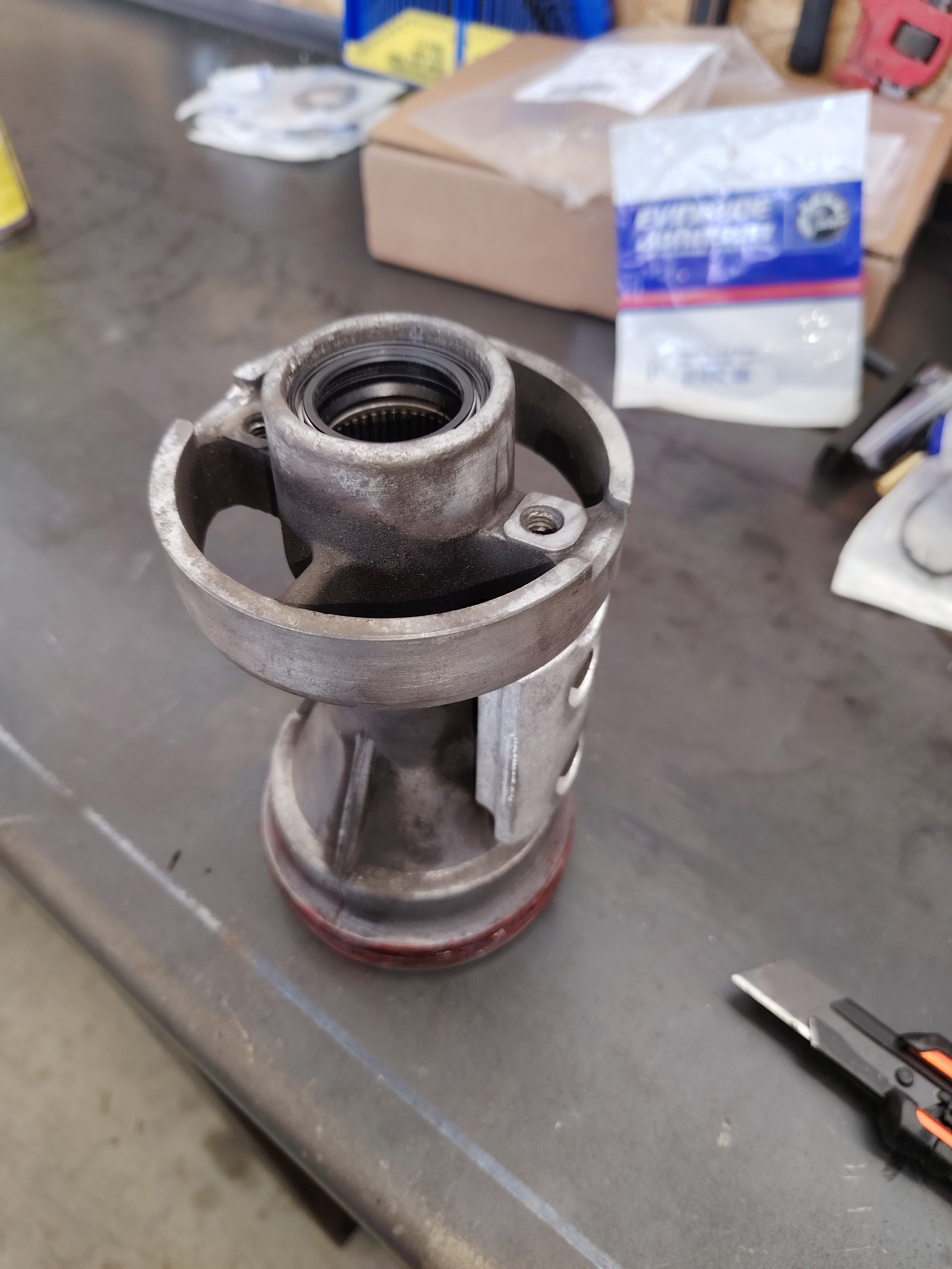 Réfection d’embase Evinrude - Remplacement des joints spi et du diabolo